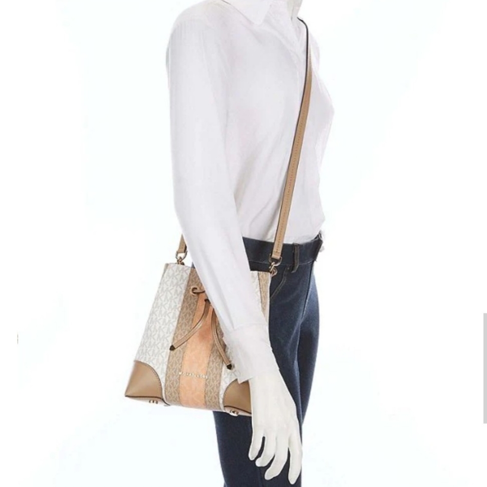 Michel Kors Signature Mercer Convertible Crossbody Bag - Picture 2 of 6